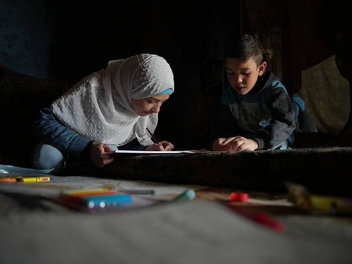 Two children are learning together.
